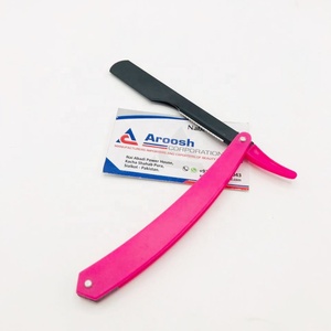 มีดโกนหนวดตรงสำหรับตัดผมมืออาชีพสีดำสีชมพูพร้อมโลโก้ที่กำหนดเองอย่างยั่งยืนด้ามจับพลาสติกสแตนเลสสำหรับใช้บนใบหน้า - Product Image 5