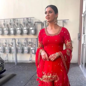 Excellent type lourd dernier mariage porter fausse georgette belle séquence broderie haut et sharara avec dentelle fantaisie Dupatta - Product Image 1