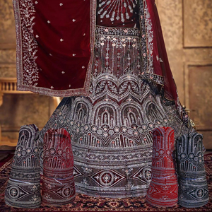 Conjunto de Lehenga Choli de terciopelo bordado pesado en tonos granate rojo 3M Flair 1,2 M blusa 2,5 M Dupatta para fiestas de invierno - Product Image 3