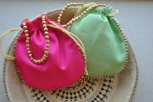 ถุงของขวัญปักลายสำหรับปาร์ตี้บอลลีวูดถุงของขวัญสไตล์อินเดียสำหรับเพื่อนเจ้าสาวงานเลี้ยงเฮนน่าวันเกิดและโอกาสพิเศษ - Product Image 6