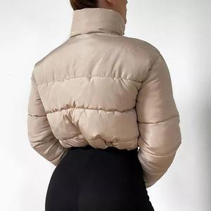 Veste Softshell d'hiver personnalisée pour femmes avec col montant Nouveau rembourrage épais et épais à la mode Cropped Puffer Bubble Design - Product Image 3