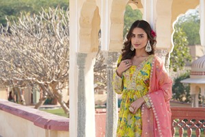 Conjunto de vestido largo indio listo para usar y Dupatta, Georgette con trabajo de bordado Traje de fiesta de costura completa para mujeres y niñas - Product Image 4