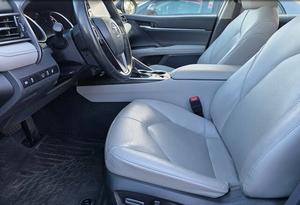 Toyota Camry XLE FWD Turbo Essence Automatique 5 Places Sièges en Cuir Toit Ouvrant 2023 Propre et Super Élégante 25001-50000 Miles - Product Image 5