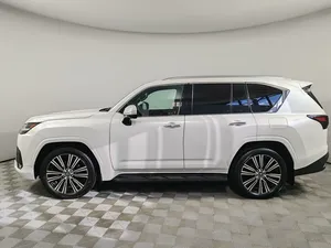 2022 LX 600 IV Low Mileage Sound Engine AUTOMATIC Transmission <b>Panoramic</b> roof lights Ready to Ship - Product Image 3