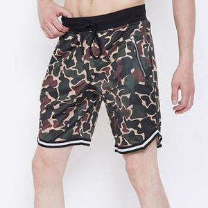 Pantalones cortos de malla cómodos ligeros y transpirables Pantalones cortos de malla de diseño de logotipo personalizado de color sólido para hombres - Product Image 3