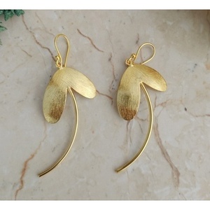 Pendientes Colgantes Bohemia de Latón Chapado en Oro Hechos a Mano - Estilo Étnico Vintage de Moda - Product Image 1