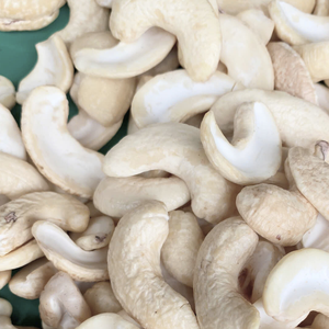 Fournisseur de confiance Noix de cajou brutes Noix de cajou Vietnam Noix de cajou Grade Ww320 de Santigo Vietnam - Product Image 1