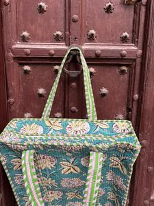 Sacs fourre-tout portables à fermeture éclair en coton matelassé imprimé à la main avec logo personnalisé, sacs de shopping écologiques de haute qualité, printemps - Product Image 3