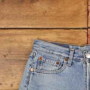 Vente en gros Nouveaux Shorts en jean Bermuda bleu tendance 2026 personnalisés à marque privée, Shorts en jean déchirés pour femmes - Product Image 3