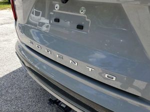 2022 Kia Sorento SX Usado Diesel Coupe 8L Motor Caja de cambios manual automática R17 Tamaño del neumático Asientos de cuero Aleación de aluminio trasera - Product Image 5