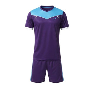 Tenues de football durables et de qualité supérieure, respirantes, légères, en polyester, design personnalisé pour les clubs sportifs, les tournois, les entraînements en plein air - Product Image 5