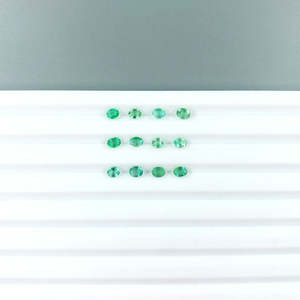Émeraudes naturelles zambiennes calibrées ovales 3x4mm, pierres précieuses naturelles facettées pour la création de bijoux, prêtes à l'emploi - Product Image 1