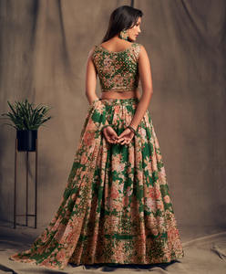 Precioso trabajo de bordado de hilo hecho a mano Lehenga Choli con mampostería y ajuste personalizado para celebraciones de la India - Product Image 5