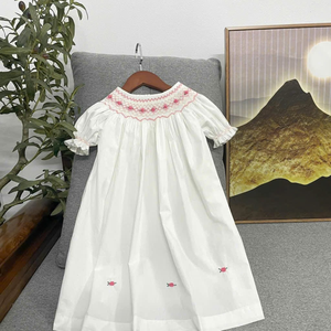 Robe en lin doux smocké faite à la main pour bébé filles Style décontracté pour le premier anniversaire de l'enfant en bas âge OEM Made in Vietnam - Product Image 1