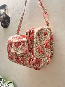 Sacs polochon cousus en kantha sérigraphiés sur mesure, idéaux pour la revente par les magasins d'accessoires de mode - Product Image 5