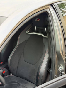 Para Corolla Hatchback Híbrido Manual, Volante a la Izquierda, Cuero Oscuro, R17 2024 - Product Image 3