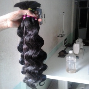 Vente en gros en vrac Extensions de cheveux trames machine 100% Remy non transformées Cheveux humains indiens ondulés vierges pour la fabrication de perruques de salon - Product Image 3