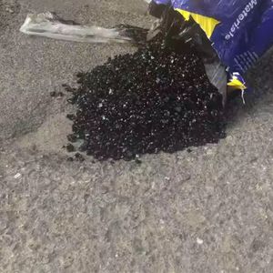 Material de asfalto de parche frío de alta visibilidad para aumentar la seguridad y la conciencia en las áreas de reparación de carreteras - Product Image 4