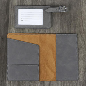 Ensemble d'étiquettes à bagages et de porte-passeport en cuir vintage Slim Long PST-0026 avec logo personnalisé Protecteur de carte d'identité et de crédit portable de voyage - Product Image 3