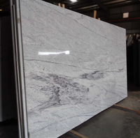 Fournisseur indien moderne propose des carreaux de granit blanc rivière poli sur mesure, avec veinage marbré, découpés sur mesure pour cuisine et salle de bain