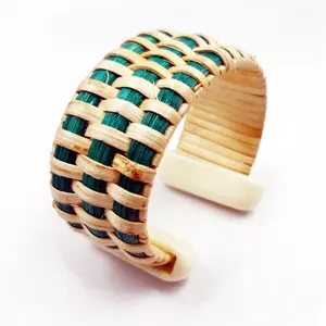 Nuovo arrivo braccialetto di vimini in Rattan colorato per le donne ragazze bohémien leggero rattan braccialetto di vimini con cappuccio in resina bianca