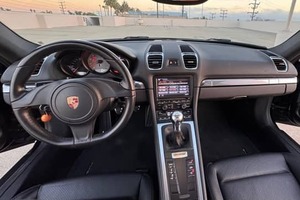 POR-rscc-HE Cay-MA-NN S สปอร์ตคูเป้ที่โดดเด่น2015นำเสนอความเร็วที่แม่นยำและน่าดึงดูดใจ - Product Image 3