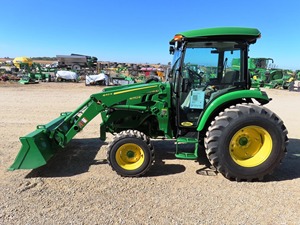Fournisseur vérifié de tracteurs compacts John Dee 4052R et chargeurs auto-nivelants avec grappin, prêts à la vente - Product Image 6