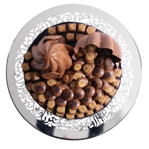 Plateau à chocolat au design élégant avec décoration de feuilles dorées de qualité supérieure fabriqué à la main et pour les mariages et les occasions spéciales - Product Image 2