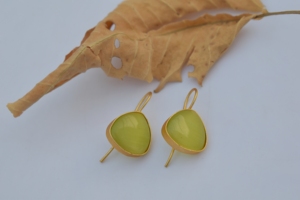 Boucles d'oreilles clous tendance en laiton plaqué or et acier inoxydable, faites à la main, bijoux fantaisie en gros pour femmes et jeunes filles - Product Image 3