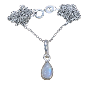 จี้สร้อยคอของขวัญสำหรับเธอ หินมูนสโตนสีฟ้า ประจำเดือนมิถุนายน ดีไซน์เนอร์ 925 เงินสเตอร์ลิง ชุบโรเดียม รูปทรงตะขอ - Product Image 1