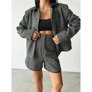 Shorts Cortos de Cachemira con Diseño Espigado Negro - Product Image 3