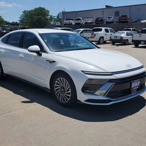 Sonata Hybrid SEL FWD 2024 d'occasion, berline 5 portes, intérieur cuir foncé, boîte automatique, toit ouvrant, conduite à droite - Product Image 4