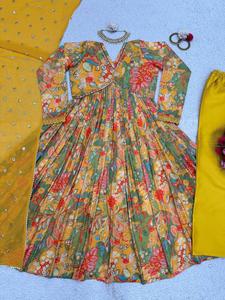 Última Moda en Ropa de Fiesta, Tela Muselina con Estampado Digital y Trabajo a Mano, Top y Pantalón con Dupatta de Encaje a Precio de Mayoreo - Product Image 3