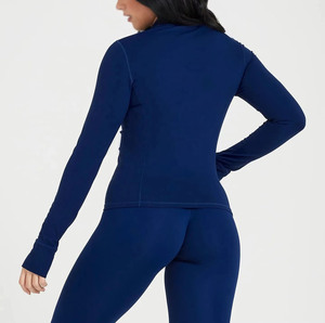 Vente en gros d'ensemble de yoga de sport personnalisé pour femmes, vêtements de sport de couleur unie à séchage rapide, respirant, Yoga, manches courtes pour l'entraînement, grande taille - Product Image 6