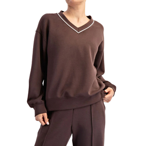 Sweat-shirt pour femme à col en V de haute qualité, logo brodé sur le devant, fabriqué au Pakistan, polaire d'hiver, séchage rapide, couleurs et tailles personnalisées - Product Image 1