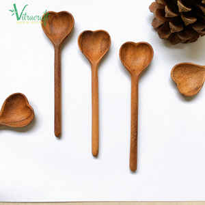 100% en bois, cuillère en forme de cœur, utilisée pour les repas quotidiens ou comme un cadeau significatif. Taille 12x3cm. Un cadeau significatif - Product Image 1