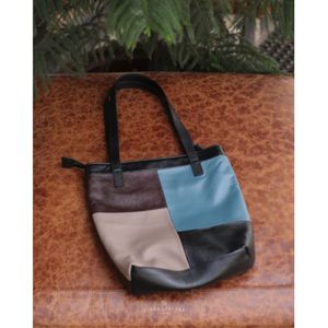 Hot Promo Sac fourre-tout en cuir véritable Patchwork Sac à main à bandoulière multicolore élégant avec un design spacieux pour la mode de tous les jours - Product Image 1