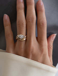 ใหม่ล่าสุด10K แหวนเพชรเพชรเม็ดเดี่ยวสีทองเข้มชุดแหวนเจ้าสาววงโค้งเครื่องประดับงานแต่งที่ไม่ซ้ำกัน - Product Image 1