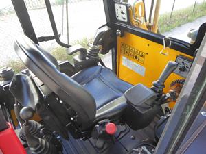 Chargeuse-pelleteuse JCB 1CXT d'occasion à prix avantageux, capacité de 4 tonnes, pompe hydraulique KYB, machine de construction - Product Image 6