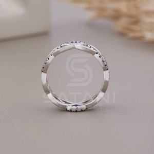 Anillo Infinito de Moissanita Negra, Elegante Banda Infinita de Diamantes, Oro Blanco de 10k, Cruz Vintage, Joyería Nupcial Única de la India - Product Image 4