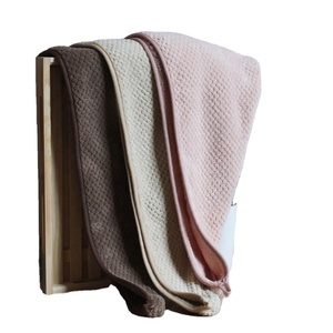 Serviette turban pour <span class=keywords><strong>cheveux</strong></span> à séchage rapide Superdry Serviette pour <span class=keywords><strong>cheveux</strong></span> en <span class=keywords><strong>microfibre</strong></span> brodée Serviette pratique pour le séchage des <span class=keywords><strong>cheveux</strong></span> - Product Image 2