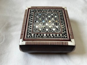 Caja de Almacenamiento de Joyas de Madera Hecha a Mano de Alta Gama con Incrustaciones de Nácar, Elegante Organizador para Accesorios de Joyería y Uso como Regalo - Product Image 3