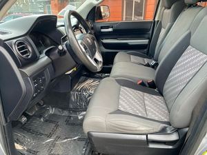 Toyota Tundra SR5 2019, Doble Cabina, 5.7L, 4x4 - Product Image 6