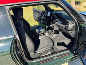 Mini Cooper John Cooper Works GP 2022, faible kilométrage, boîte de vitesses automatique, direction à gauche, pneus R20, état sombre - Product Image 2