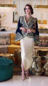 Nuevo-elegante Karakou con cuentas de cristal adornadas Perlas Piedra de cristal, Dabka trabaja en elegante chaqueta azul marino en tela de terciopelo = 2025 - Product Image 2