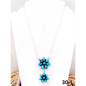 Collier artisanal en argent sterling et turquoise en forme de fleur, idéal pour les occasions spéciales - Product Image 1