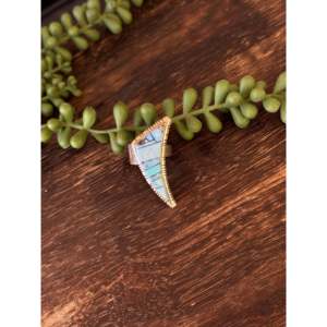 Anillo Ajustable de Plata de Ley Turquesa Golden Hills de David Tune, con Incrustaciones Religiosas, Elegante y Moderno, Chapado en Oro - Product Image 4