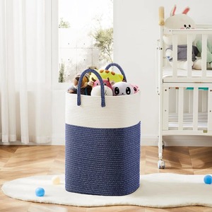 Panier en macramé bleu et blanc à double poignée pour le rangement du linge, l'organisation de la maison et les cadeaux de gros réfléchis en provenance d'Inde - Product Image 2