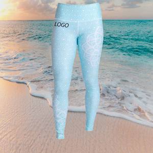 ชุดออกกำลังกายผู้หญิงคุณภาพสูง เสื้อผ้ากีฬาไร้ตะเข็บ กางเกงเลกกิ้งพิมพ์ลาย ออกแบบเรียบง่ายสำหรับฟิตเนสและโยคะ - Product Image 2