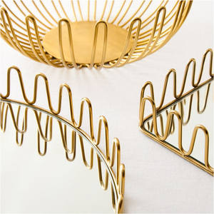 Utensilios de cocina usados altamente en forma y acabado Diseño de oro Bandeja de metal Hierro y vidrio Diseño de acabado dorado Bandeja decorativa de metal - Product Image 4